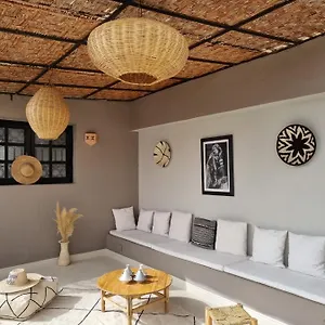 https://riad-les-reves-damelie.marrakeshhotelsmorocco.com